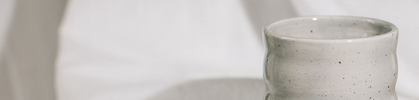 Ręcznie robione czarki ceramiczne – rękodzieło idealne na prezent